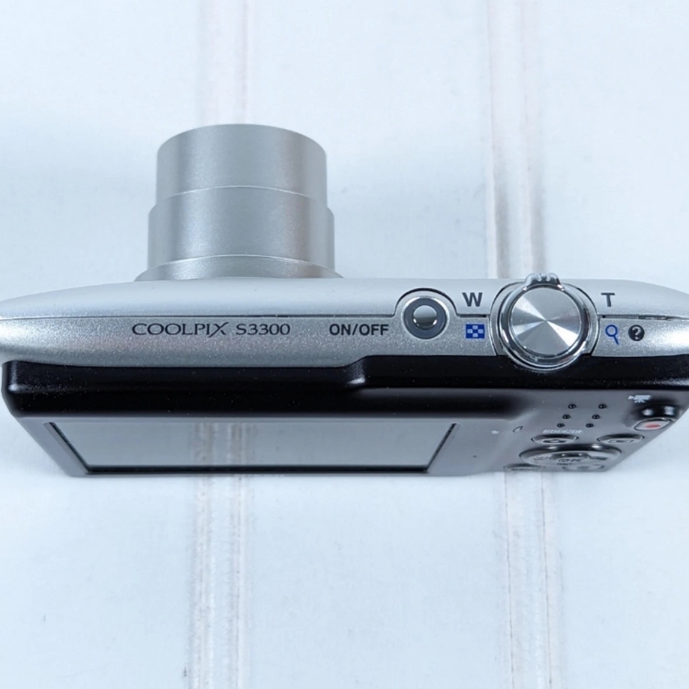 Nikon Coolpix S3300 16.0 Megapixels 6x Zoom Digital Camera With Battery - Picture 3 of 4